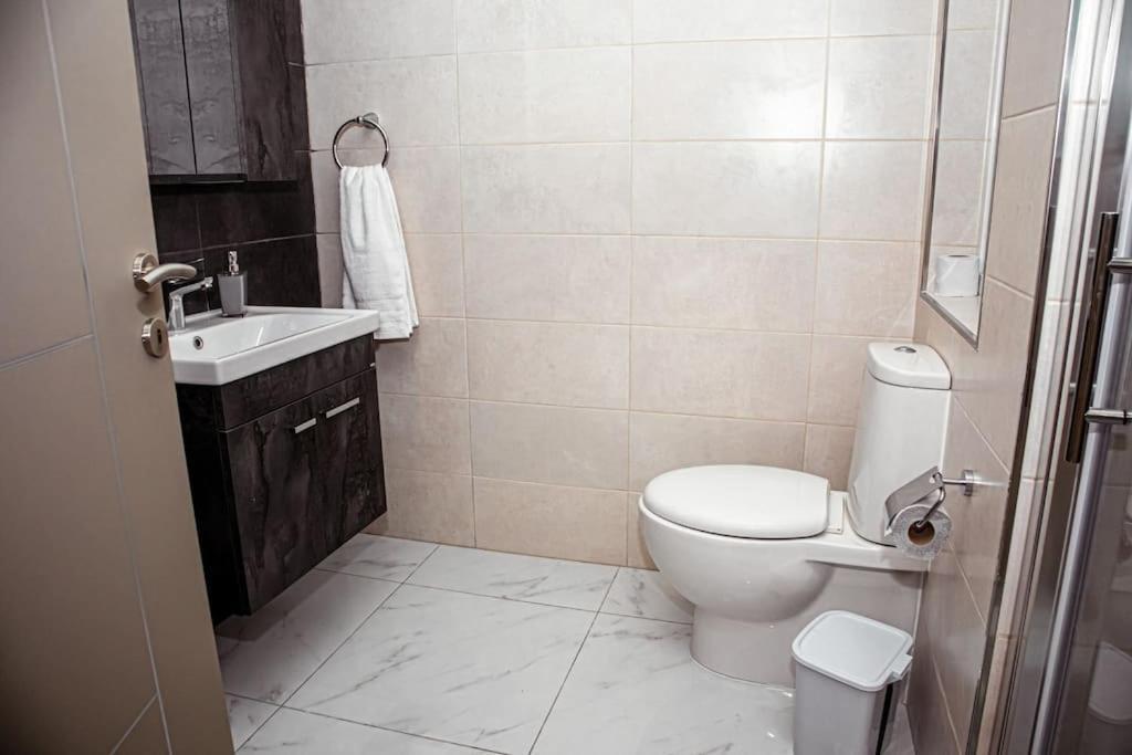 Stylish Seafront Spinola Apartment Saint Julian's Екстериор снимка