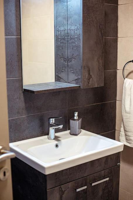 Stylish Seafront Spinola Apartment Saint Julian's Екстериор снимка