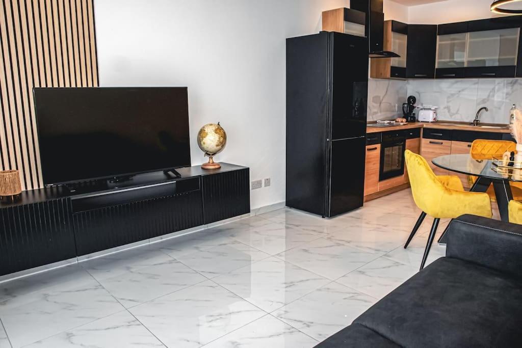 Stylish Seafront Spinola Apartment Saint Julian's Екстериор снимка